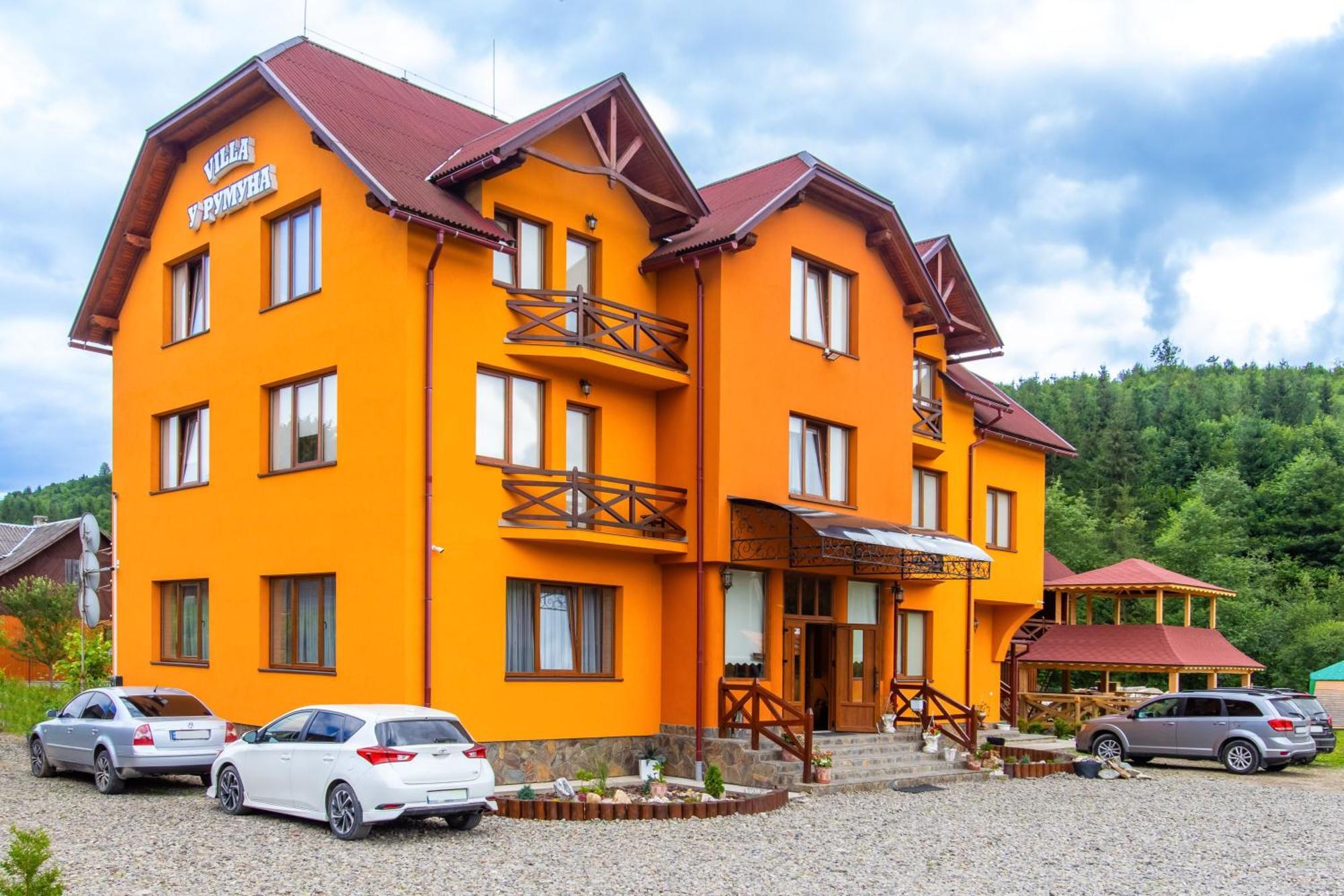 У Румуна Yasinya Exterior foto