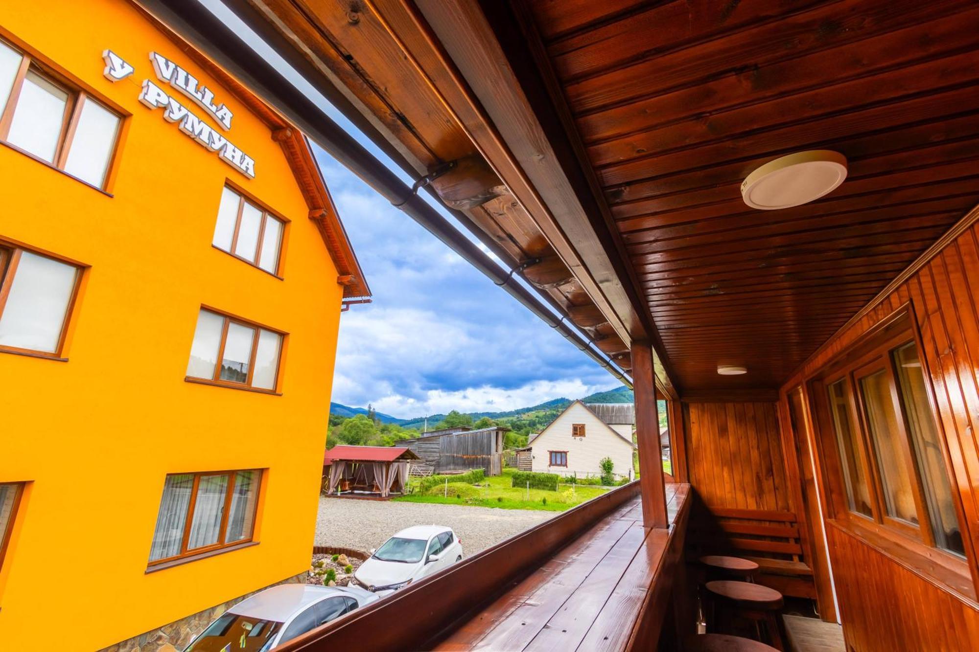 У Румуна Yasinya Exterior foto